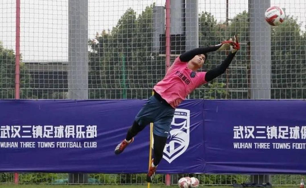 kaiyun.com -冲刺阶段突围战来临，武汉三镇围绕西甲刷新队史纪录，气氛紧张，训练强度明显提升的简单介绍
