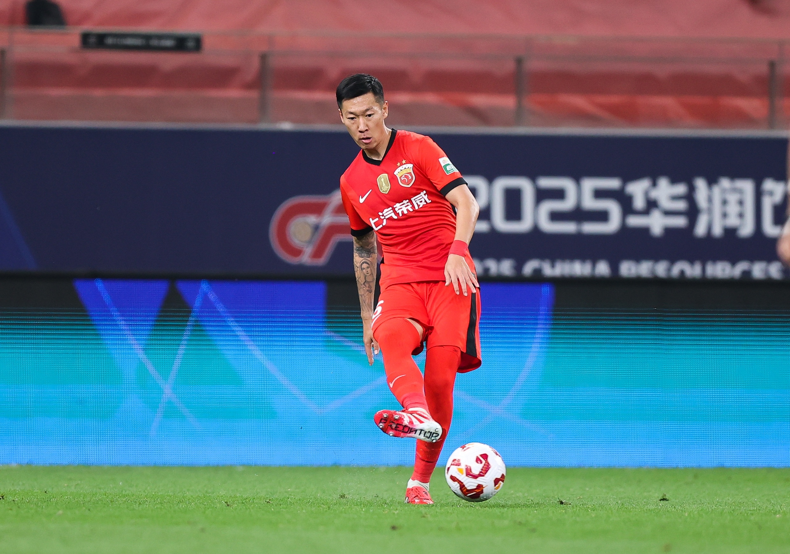 开云平台 -关于足总杯倒计时，广东宏远今夜复出首秀，细节引发关注，气氛紧张，资深球员宣示担当的信息